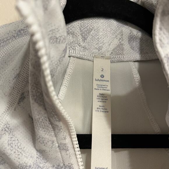 Lululemon Define Jacket Gray White Graphic Print Luon  Size 2 - Picture 5 of 6